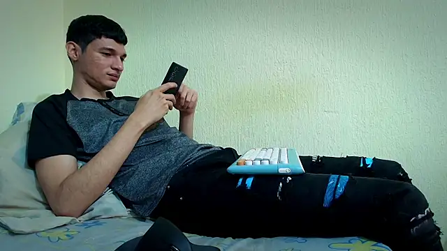 Snapshot of LeonS_20cm chatting on January 2026 04:40:01 AM LeonS 20cm online show from January 2026 04:40:01 AM