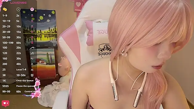 cuteqiqi online show from April 2026 01:14:01 PM