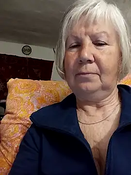 KlaudiaDarling online show from April 2026 07:33:02 PM