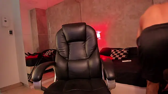 Snapshot of Maximo_Zahir chatting on January 2026 07:16:01 PM Maximo Zahir online show from January 2026 07:16:01 PM