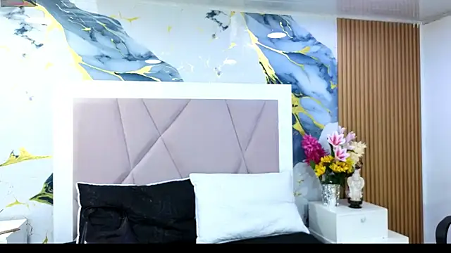 Sienna Desiree online show from April 2026 07:58:02 PM