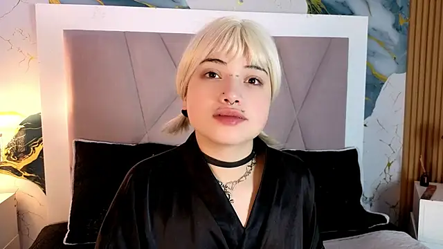 Snapshot of Sienna_Desiree chatting on June 2026 06:49:02 AM Sienna Desiree online show from June 2026 06:49:02 AM