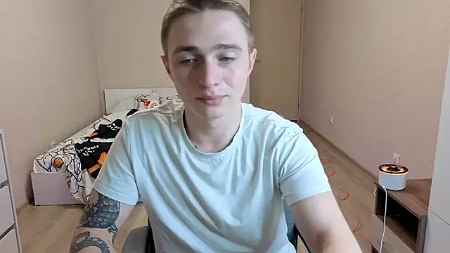 Snapshot of LEO__MILLER chatting on May 2026 09:54:01 PM LEO MILLER online show from May 2026 09:54:01 PM