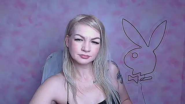 Snapshot of Madonna_Fire chatting on February 2026 12:42:01 PM Madonna Fire online show from February 2026 12:42:01 PM