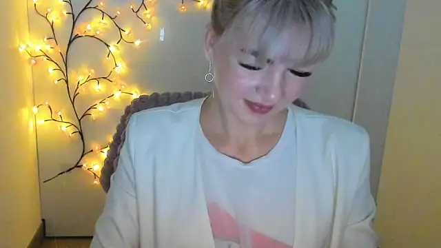 Snapshot of Madonna_Fire chatting on February 2026 01:01:02 PM Madonna Fire online show from February 2026 01:01:02 PM