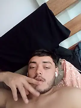 Juninho18c online show from April 2026 01:23:01 PM