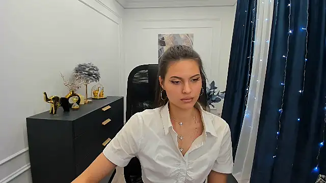 LeslieSvilti online show from January 2026 01:05:02 PM