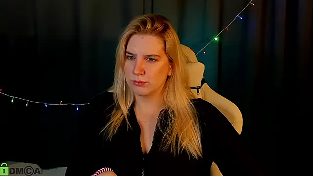 Snapshot of SoftLana chatting on January 2026 04:07:02 AM SoftLana online show from January 2026 04:07:02 AM