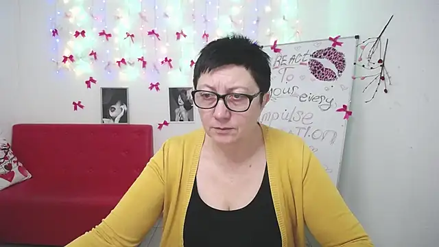 Snapshot of EmilyL0ve chatting on March 2026 06:23:02 PM EmilyL0ve online show from March 2026 06:23:02 PM