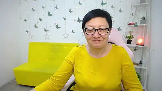 Snapshot of EmilyL0ve chatting on May 2026 05:08:01 PM EmilyL0ve online show from May 2026 05:08:01 PM