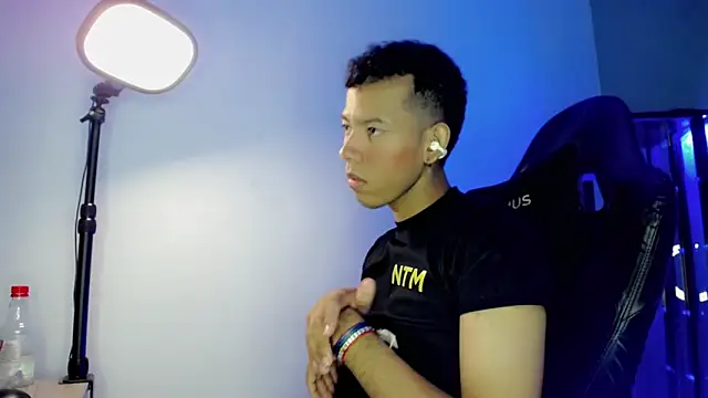 Snapshot of Tupac_D chatting on January 2026 03:31:02 AM Tupac D online show from January 2026 03:31:02 AM