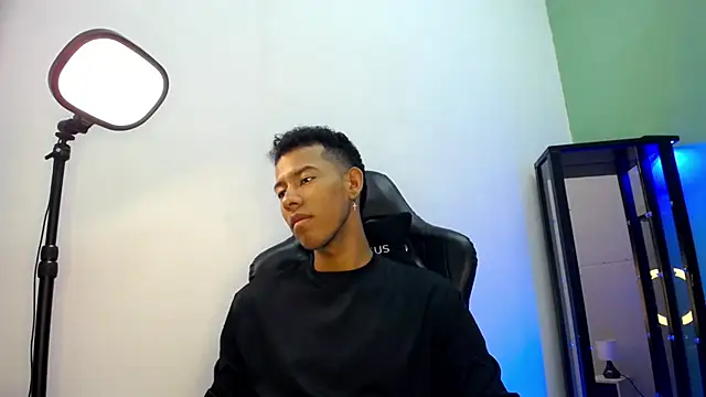 Snapshot of Tupac_D chatting on January 2026 05:21:01 AM Tupac D online show from January 2026 05:21:01 AM