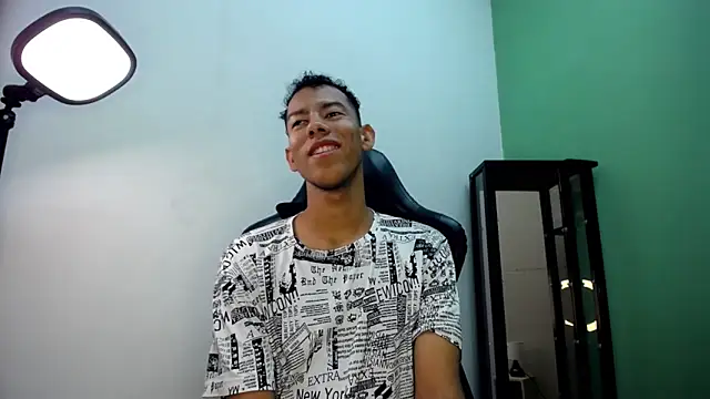 Snapshot of Tupac_D chatting on January 2026 03:31:01 AM Tupac D online show from January 2026 03:31:01 AM