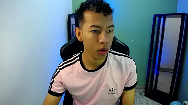 Snapshot of Tupac_D chatting on January 2026 05:45:02 AM Tupac D online show from January 2026 05:45:02 AM