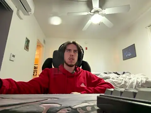 Snapshot of YummyDin chatting on January 2026 09:20:01 PM YummyDin online show from January 2026 09:20:01 PM