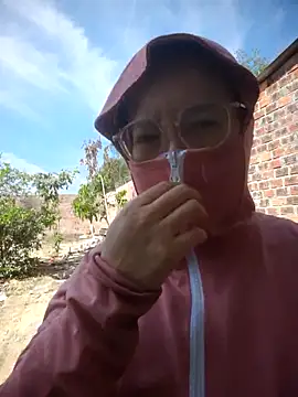 Snapshot of lina_loveee chatting on February 2026 02:40:01 AM lina loveee online show from February 2026 02:40:01 AM