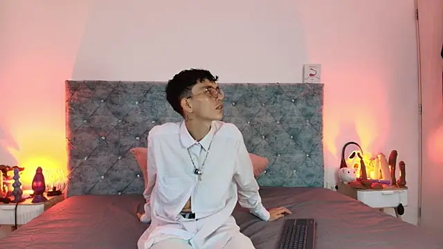 Snapshot of Hari_Andre_ chatting on January 2026 01:13:02 PM Hari Andre online show from January 2026 01:13:02 PM