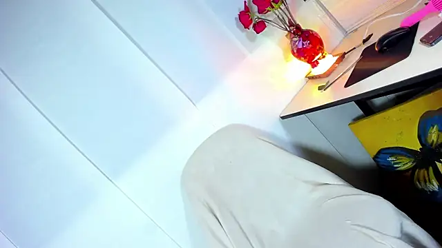 Snapshot of Sue_blue chatting on February 2026 02:41:02 AM Sue blue online show from February 2026 02:41:02 AM