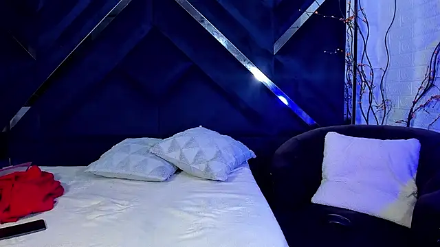 Snapshot of Sue_blue chatting on February 2026 03:17:01 AM Sue blue online show from February 2026 03:17:01 AM