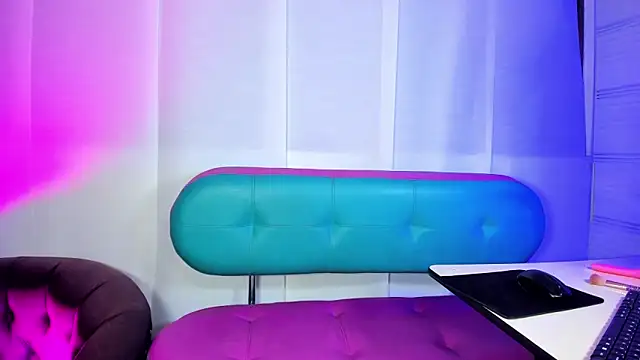 Snapshot of Sue_blue chatting on March 2026 03:08:01 AM Sue blue online show from March 2026 03:08:01 AM