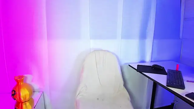 Snapshot of Sue_blue chatting on March 2026 12:51:01 AM Sue blue online show from March 2026 12:51:01 AM