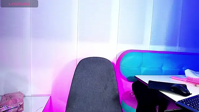 Snapshot of Sue_blue chatting on March 2026 02:07:01 AM Sue blue online show from March 2026 02:07:01 AM