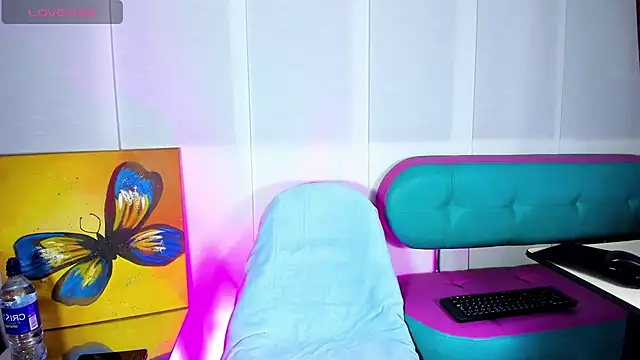 Snapshot of Sue_blue chatting on March 2026 02:07:02 AM Sue blue online show from March 2026 02:07:02 AM