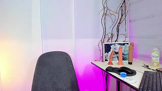 Snapshot of Sue_blue chatting on April 2026 02:38:01 AM Sue blue online show from April 2026 02:38:01 AM