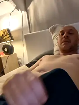 parish7196 online show from April 2026 11:18:02 PM