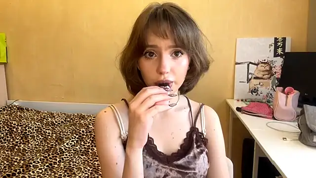 Snapshot of lil_glow chatting on January 2026 10:29:02 AM lil glow online show from January 2026 10:29:02 AM