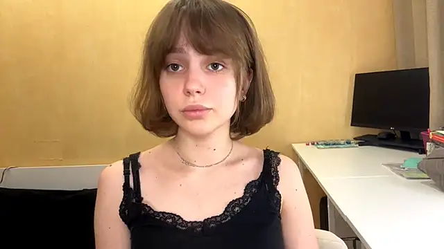 Snapshot of lil_glow chatting on January 2026 12:21:01 PM lil glow online show from January 2026 12:21:01 PM