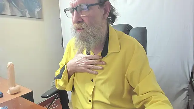 Snapshot of Uncle_Hottie chatting on February 2026 05:13:02 PM Uncle Hottie online show from February 2026 05:13:02 PM