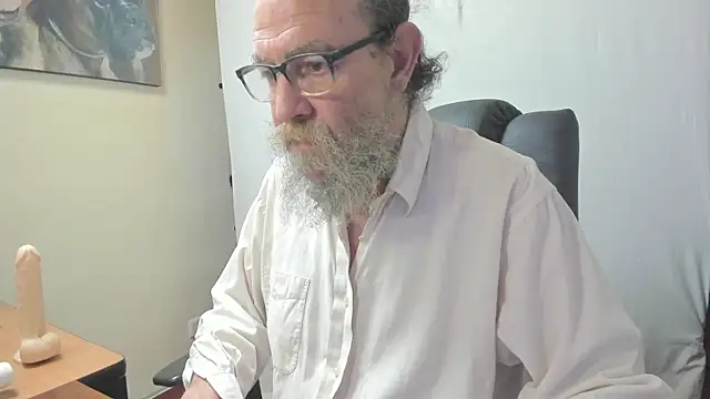 Snapshot of Uncle_Hottie chatting on February 2026 04:19:02 PM Uncle Hottie online show from February 2026 04:19:02 PM