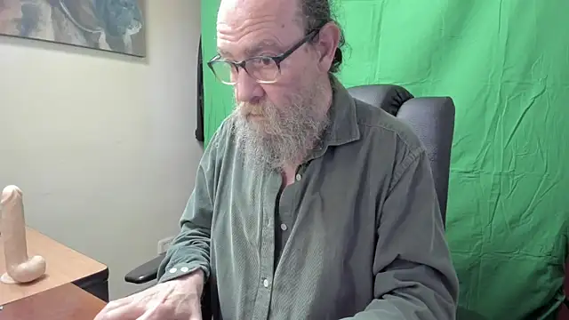 Snapshot of Uncle_Hottie chatting on March 2026 04:13:01 PM Uncle Hottie online show from March 2026 04:13:01 PM