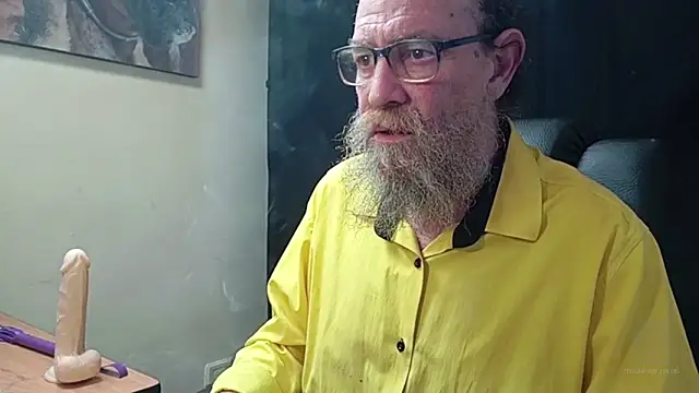 Snapshot of Uncle_Hottie chatting on March 2026 06:35:02 PM Uncle Hottie online show from March 2026 06:35:02 PM