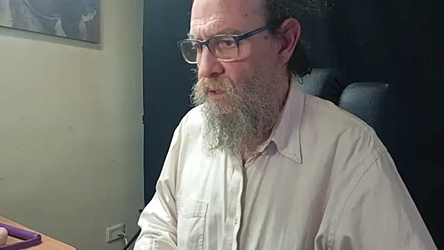Snapshot of Uncle_Hottie chatting on April 2026 04:04:01 PM Uncle Hottie online show from April 2026 04:04:01 PM