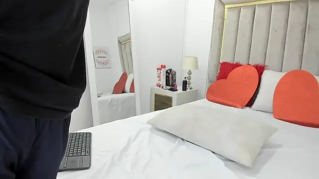 julian xx online show from February 2026 06:46:01 PM