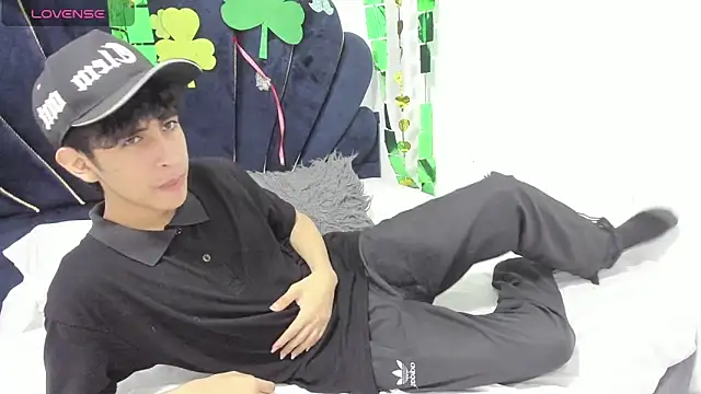 julian xx online show from March 2026 08:59:02 PM