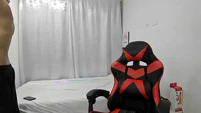 julian xx online show from March 2026 07:11:01 PM