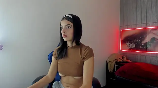 Snapshot of honeyluxe_ chatting on February 2026 04:43:02 AM honeyluxe online show from February 2026 04:43:02 AM