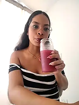 KATALINA SANTANA  online show from February 2026 06:42:01 PM