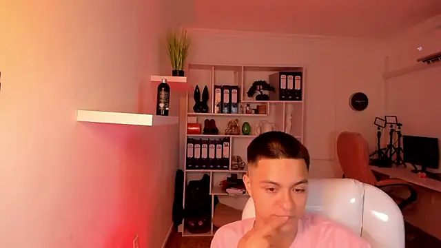 Snapshot of RicciRizzo chatting on May 2026 12:24:01 PM RicciRizzo online show from May 2026 12:24:01 PM