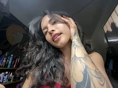 Snapshot of auroramooon chatting on February 2026 06:15:02 PM auroramooon online show from February 2026 06:15:02 PM