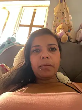 cinthia2011 online show from January 2026 06:01:01 PM