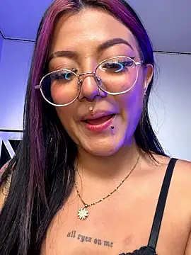 Snapshot of queen_of_you_heart chatting on January 2026 10:00:02 PM queen of you heart online show from January 2026 10:00:02 PM