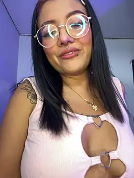 Snapshot of queen_of_you_heart chatting on January 2026 05:07:02 PM queen of you heart online show from January 2026 05:07:02 PM