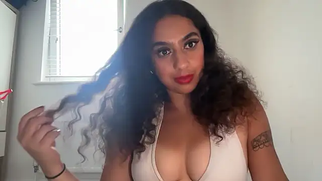 Snapshot of fayfay21@xh chatting on June 2026 06:11:01 PM fayfay21xh online show from June 2026 06:11:01 PM