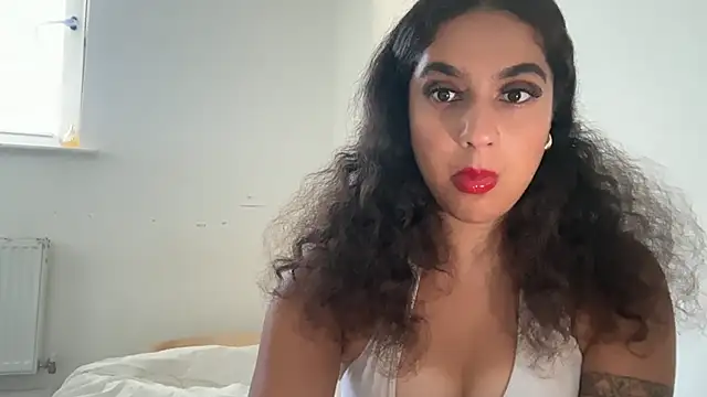 Snapshot of fayfay21@xh chatting on June 2026 04:06:01 PM fayfay21xh online show from June 2026 04:06:01 PM