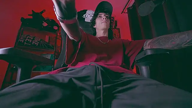 Olliver   y online show from April 2026 01:49:01 AM