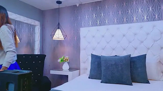 Snapshot of VioletFroost chatting on February 2026 07:30:02 PM VioletFroost online show from February 2026 07:30:02 PM